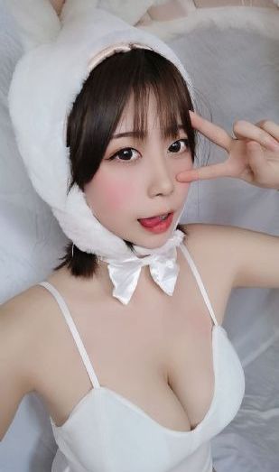 中文字幕在线八色_BD国语在线视频观看